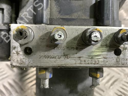 Used ABS pump ABS pump RENAULT CLIO V (B7_) 1.5 Blue dCi 85 (B7AG) (86 hp) 19972730 19972730