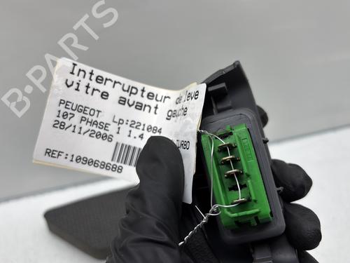 Left front window switch PEUGEOT 107 (PM_, PN_) 1.4 HDi | BP28281514I27
