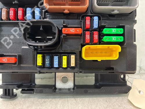 Used Fuse box Fuse box 36792521 36792521