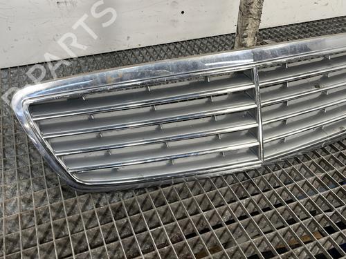 grille-mercedes-benz-c-class-w203-2000-2001-2002-2003-2004-2005-2006-2007-30316655 main image