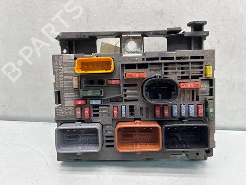 Used Fuse box Fuse box 38255905 38255905