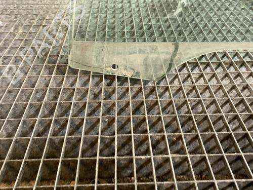 Used Front left door window Front left door window 21810807 21810807