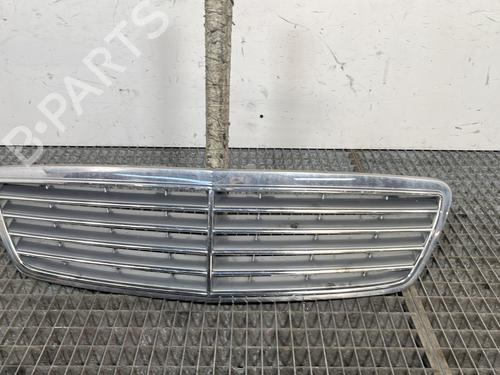Used Grille MERCEDES-BENZ C-CLASS (W203) C 220 CDI (203.006) (136 hp) 30316655
