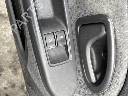 Venstre foran invendig håndtak RENAULT CLIO II (BB_, CB_) 1.2 (BB0A, BB0F, BB10, BB1K, BB28, BB2D, BB2H, CB0A,... | BP28705149I13 