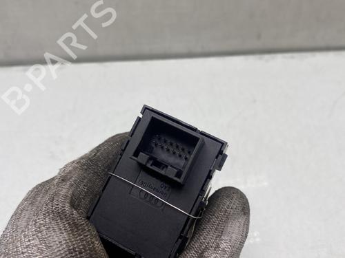 switch-audi-a4-b9-avant-8w5-8wd-2015-31850561 main image