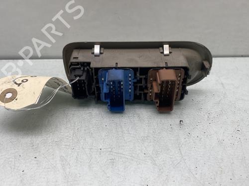 Used Left front window switch Left front window switch RENAULT CLIO III (BR0/1, CR0/1) 1.5 dCi (BR17, CR17) (86 hp) 29707631 29707631