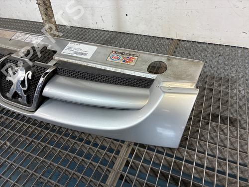 Used Grille Grille PEUGEOT PARTNER MPV (5_, G_) 2.0 HDI (90 hp) 40066299 40066299