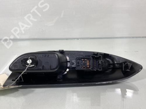 Used Right rear window switch Right rear window switch NISSAN JUKE (F15) 1.5 dCi (110 hp) 19972756 19972756