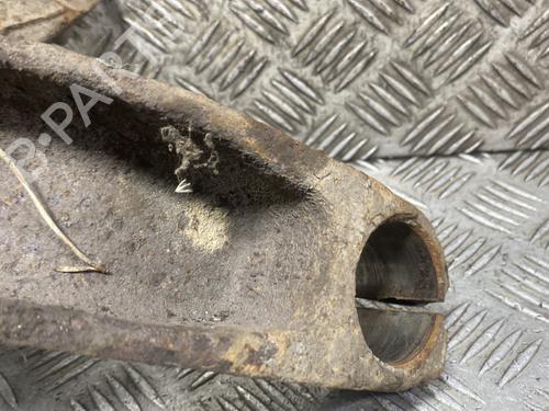 Used Right front steering knuckle Right front steering knuckle RENAULT SCÉNIC II (JM0/1_) 1.6 (JM0C, JM0J, JM1B) (113 hp) 31212559 31212559