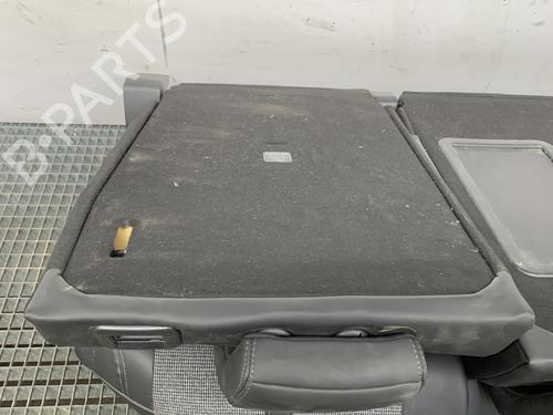 Used Rear seat PEUGEOT 3008 II SUV (MC_, MR_, MJ_, M4_) 1.2 THP/ PureTech 130 (MRHNSM, MRHNSU, MRHNSJ, MRHNYW,... (131 hp) 31906150