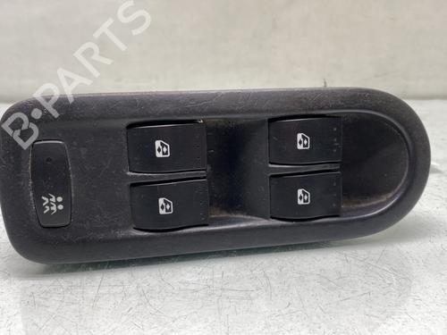 Used Left front window switch RENAULT MEGANE II Estate (KM0/1_) 1.5 dCi (KM02, KM13) (101 hp) 31804583