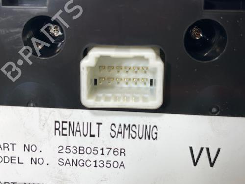 switch-renault-megane-iii-hatchback-bz01_-b3_-2008-36389345 main image