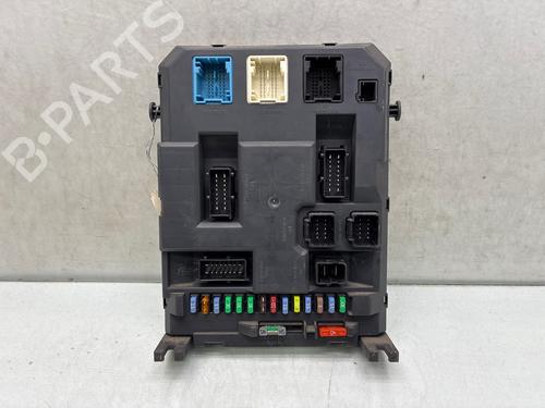 Used Fuse box Fuse box 37648646 37648646