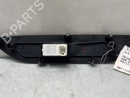 Used Right front window switch Right front window switch PEUGEOT 208 II (UB_, UP_, UW_, UJ_) 1.2 PureTech 100 (101 hp) 30576265 30576265