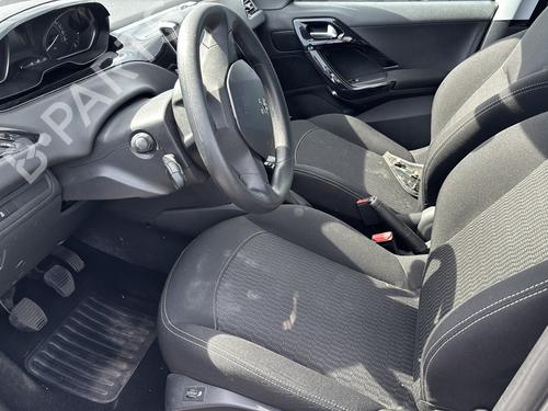 Brugte PEUGEOT 208 I (CA_, CC_) 1.2 VTI 82 (82 hp) 4468506