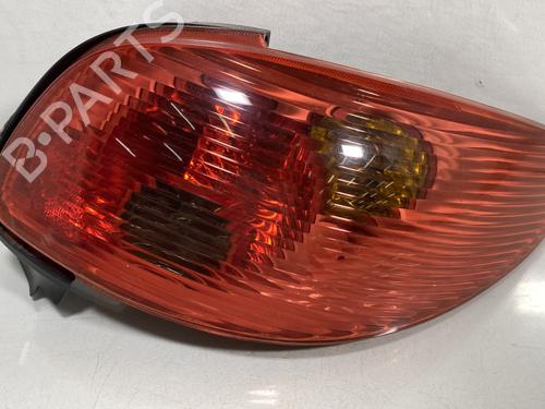 Used Right taillight PEUGEOT 206 CC (2D) 1.6 16V (2DNFUF, 2DNFUR) (109 hp) 27355582