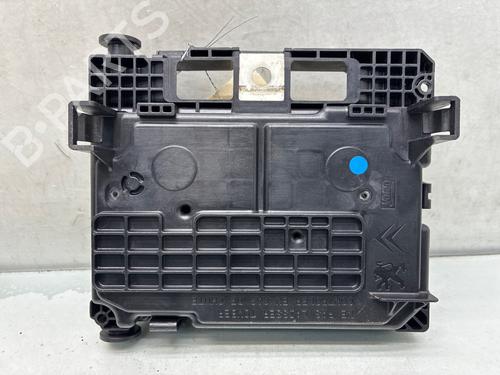 Used Fuse box Fuse box 37723012 37723012