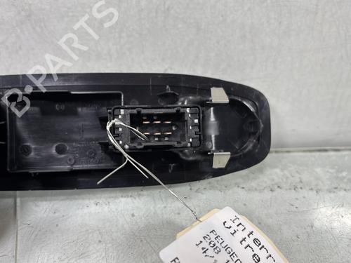 Right front window switch PEUGEOT 208 I (CA_, CC_) 1.2 VTI 82 | BP31134707I26