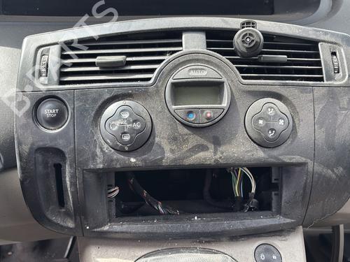 Left headlight RENAULT SCÉNIC II (JM0/1_) 1.5 dCi (JM1E, JM16) | BP31293438C28 