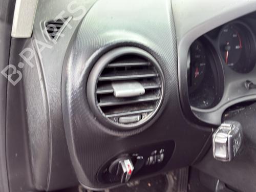 Right tailgate light SEAT LEON (1P1) 1.6 TDI | BP37249604C80 - Image 9