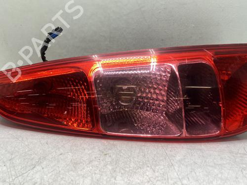 Feu arrière droit PEUGEOT 807 (EB_) 2.0 HDi (107 hp) 32292529