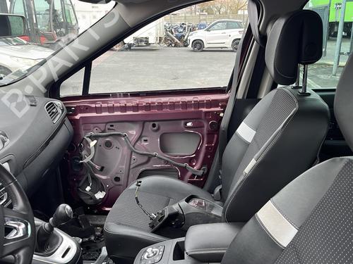 Right front fog light RENAULT SCÉNIC III (JZ0/1_) 1.2 TCe | BP30112926C31