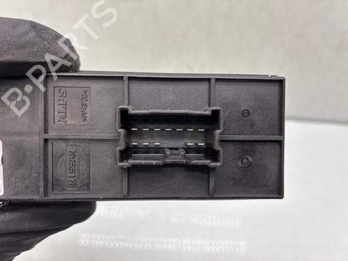 right-front-window-switch-nissan-juke-f15-2010-2011-2012-2013-2014-2015-2016-2017-2018-2019-39107774 main image