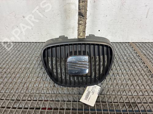 Grill Grill SEAT IBIZA III (6L1) 1.4 16V (75 hp) 39902180 39902180