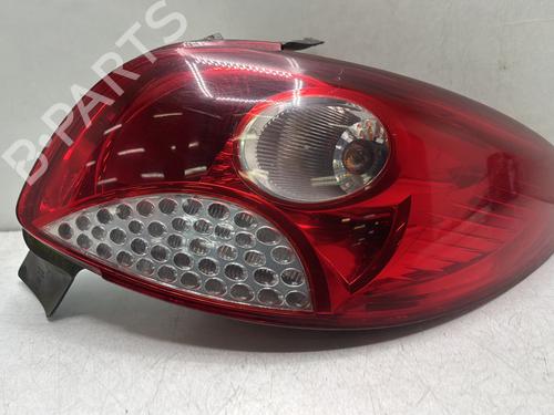Used Right taillight PEUGEOT 206 Hatchback (2A/C) 1.4 i (75 hp) 31212368