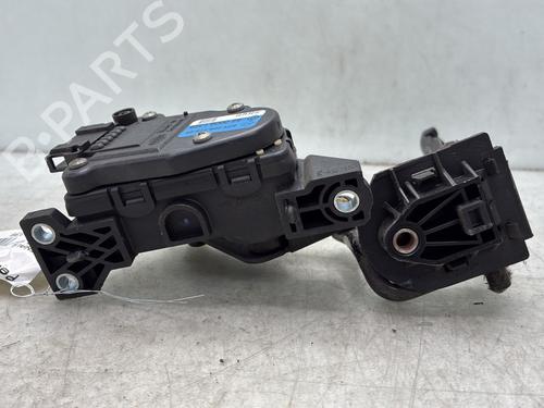 Pedal Pedal RENAULT CLIO II (BB_, CB_) 1.4 16V (B/CB0P, BB13) (98 hp) 33659159 33659159