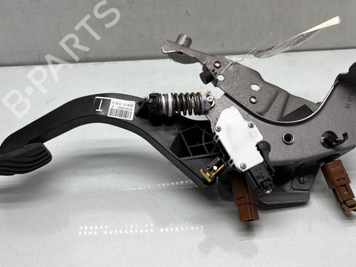 Used Clutch pedal RENAULT KADJAR (HA_, HL_) 1.5 dCi 110 (HLA3) (110 hp) 29866797