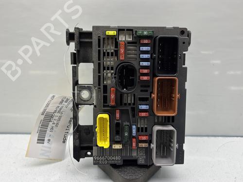 Used Fuse box PEUGEOT 308 I (4A_, 4C_) 1.6 HDi (92 hp) 31831405