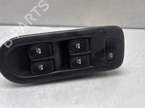 Used Left front window switch RENAULT CLIO III (BR0/1, CR0/1) 1.6 16V (BR09, BR0T, CR09, CR0T) (88 hp) 29939511