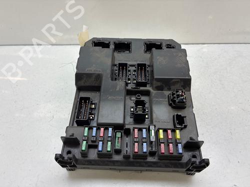 Used Fuse box Fuse box 37997741 37997741