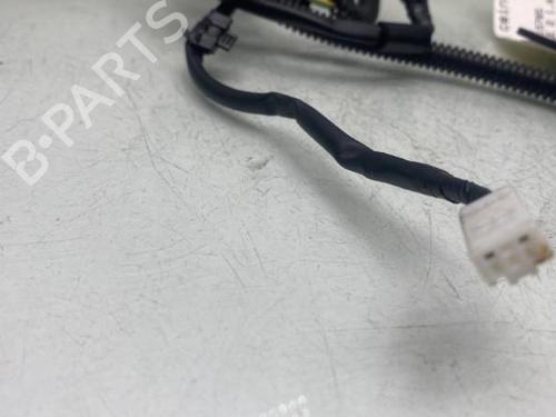 Seat buckle TOYOTA YARIS (_P13_) 1.0 (KSP130_, KSP130) | BP19958698I32 