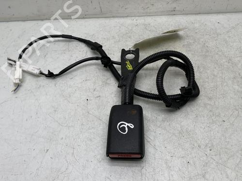 Used Seat buckle Seat buckle TOYOTA YARIS (_P13_) 1.5 Hybrid (NHP130_, NHP130) (101 hp) 20022771 20022771