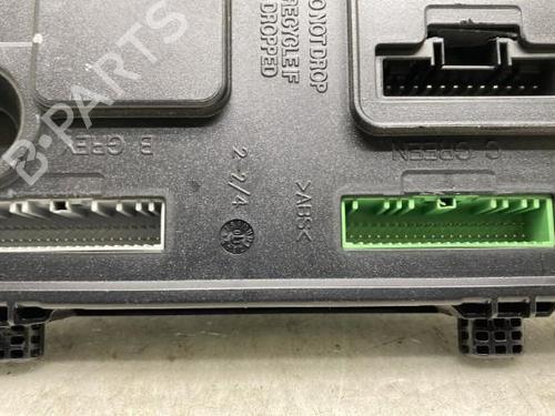 Used Fuse box Fuse box RENAULT MEGANE III Hatchback (BZ0/1_, B3_) 1.4 TCe (BZ0F, BZ1V) (131 hp) 19960465 19960465