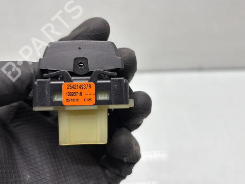 Used Left front window switch Left front window switch DACIA SANDERO II TCe 90 (B8M1, B8MA, B8AC) (90 hp) 32314642 32314642