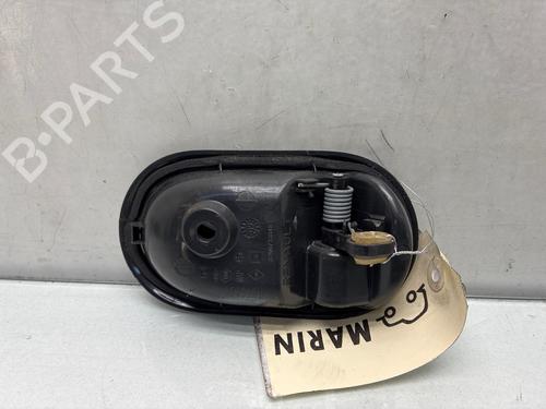 Używane Klamka wewnętrzna drzwi tylnych lewych Klamka wewnętrzna drzwi tylnych lewych DACIA SANDERO 1.4 (BS0C, BS0A, BS0G, BS1F, BS0E) (75 hp) 34333240 34333240