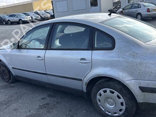 Right headlight VW PASSAT B5 (3B2) 1.9 TDI | BP31175930C29