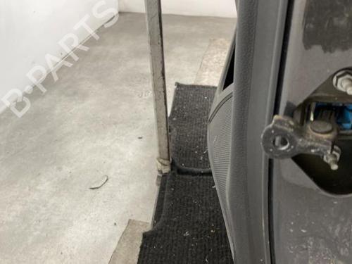 Used Left rear door Left rear door 21961294 21961294