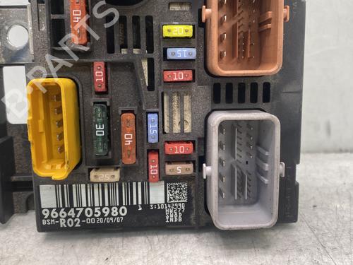 Used Fuse box Fuse box PEUGEOT 407 (6D_) 2.0 HDi 135 (6DRHRH, 6DRHRE, 6DRHRG, 6DRHRJ) (136 hp) 36052974 36052974