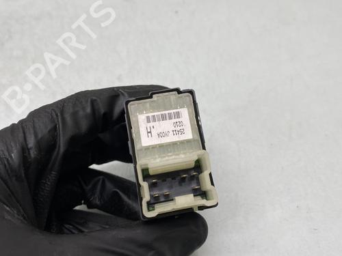 Right front window switch RENAULT KOLEOS I (HY_) 2.0 dCi (HY0K) | BP30535661I26