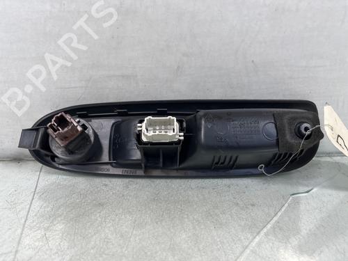 Mando elevalunas delantera derecho Mando elevalunas delantera derecho RENAULT CLIO II (BB_, CB_) [1998-2016] 36937837 36937837