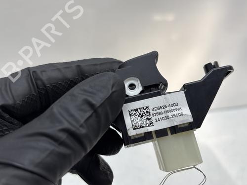 Used Right rear window switch Right rear window switch KIA STONIC (YB) 1.0 T-GDi (101 hp) 32765917 32765917