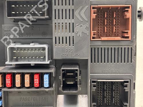 Used Fuse box Fuse box 39641431 39641431