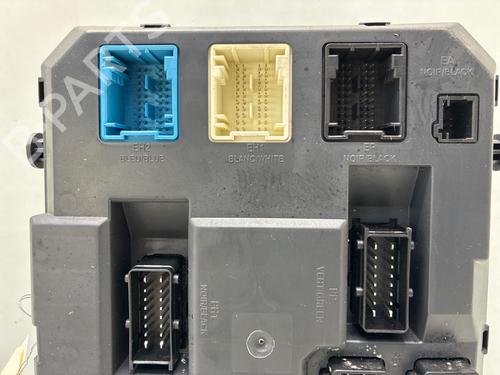 Used Fuse box Fuse box 36682541 36682541