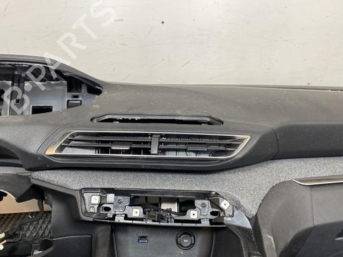 Used Dashboard Dashboard PEUGEOT 3008 II SUV (MC_, MR_, MJ_, M4_) 1.2 THP/ PureTech 130 (MRHNSM, MRHNSU, MRHNSJ, MRHNYW,... (131 hp) 29275525 29275525