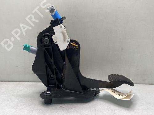 Pedal embrague RENAULT LAGUNA III (BT0/1) 2.0 dCi (BT01, BT08, BT09, BT0E, BT0K, BT12, BT1C, BT1D,... (150 hp) 31134720