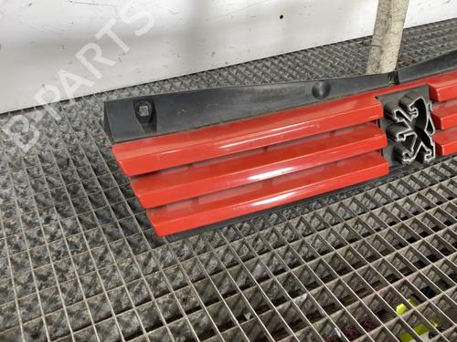 Used Grille Grille PEUGEOT 205 II (20A/C) 1.7 Diesel (60 hp) 24584757 24584757